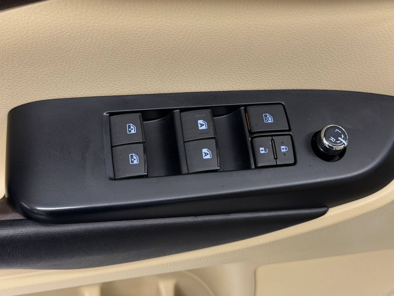 Used 2019 Toyota Highlander XLE AWD/4WD image 26