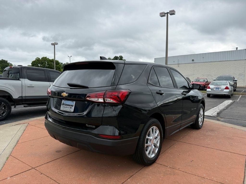 Used 2023 Chevrolet Equinox LS w/ LS Convenience Package FWD image 6