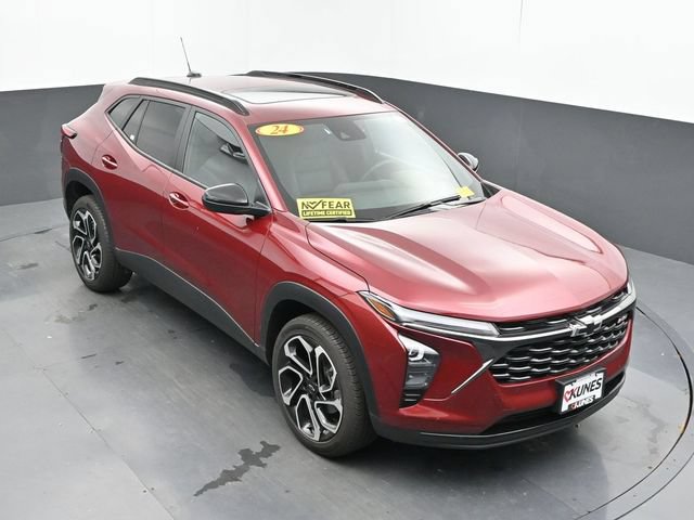 Used 2024 Chevrolet Trax RS w/ Sunroof Package FWD image 16