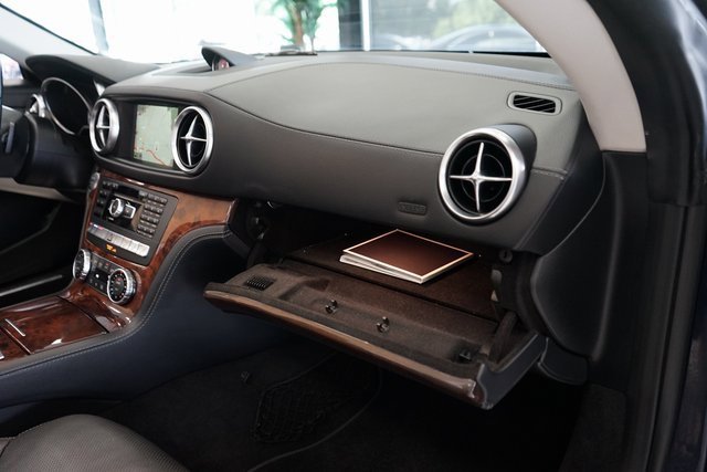 Used 2015 Mercedes-Benz SL 550 image 54