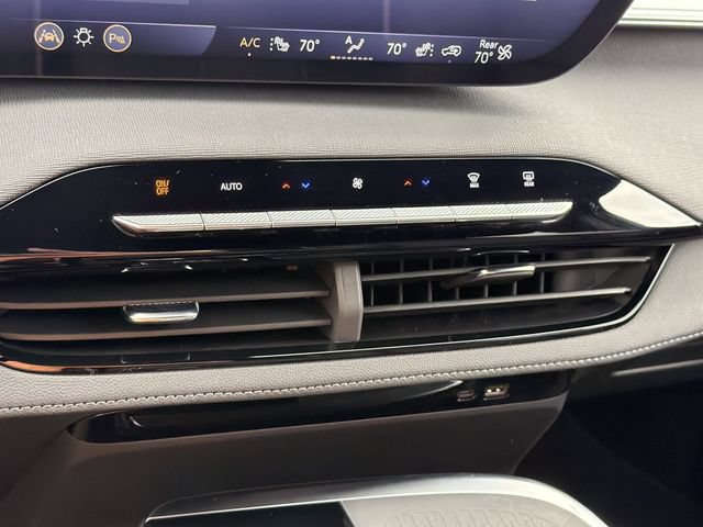Certified 2025 Buick Enclave Preferred FWD image 27