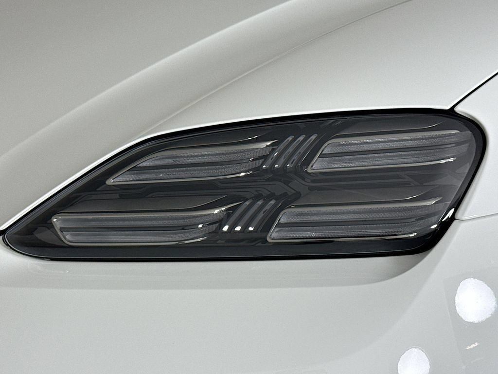 Certified 2025 Porsche Macan Electric RWD image 27