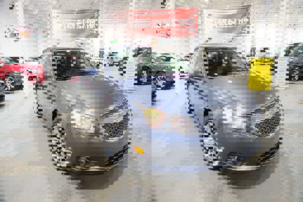 Used 2013 Chevrolet Cruze LTZ FWD image 2