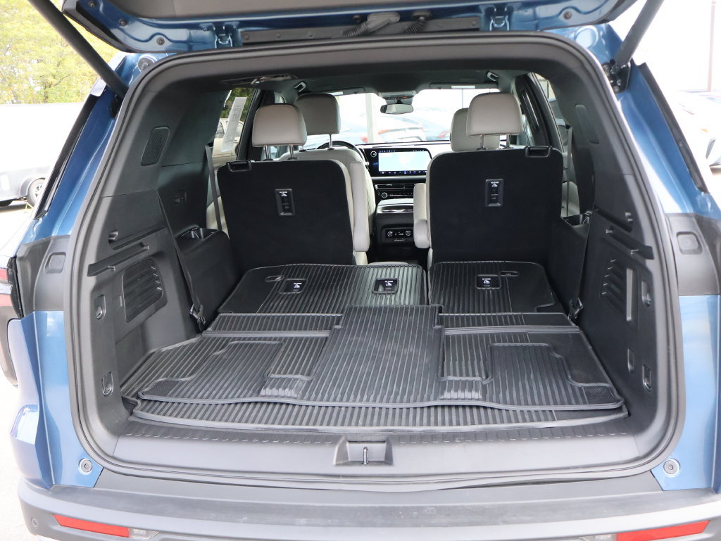 Used 2025 Chevrolet Traverse LT w/ Enhanced Driving Package FWD image 15