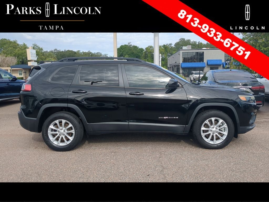 Used 2022 Jeep Cherokee Latitude Lux w/ Sun & Sound Group AWD/4WD image 3