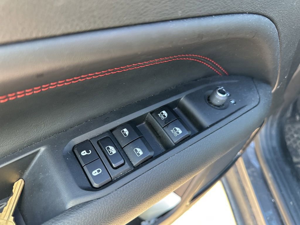 Used 2024 Jeep Compass Trailhawk w/ Trailhawk Convenience Group image 16