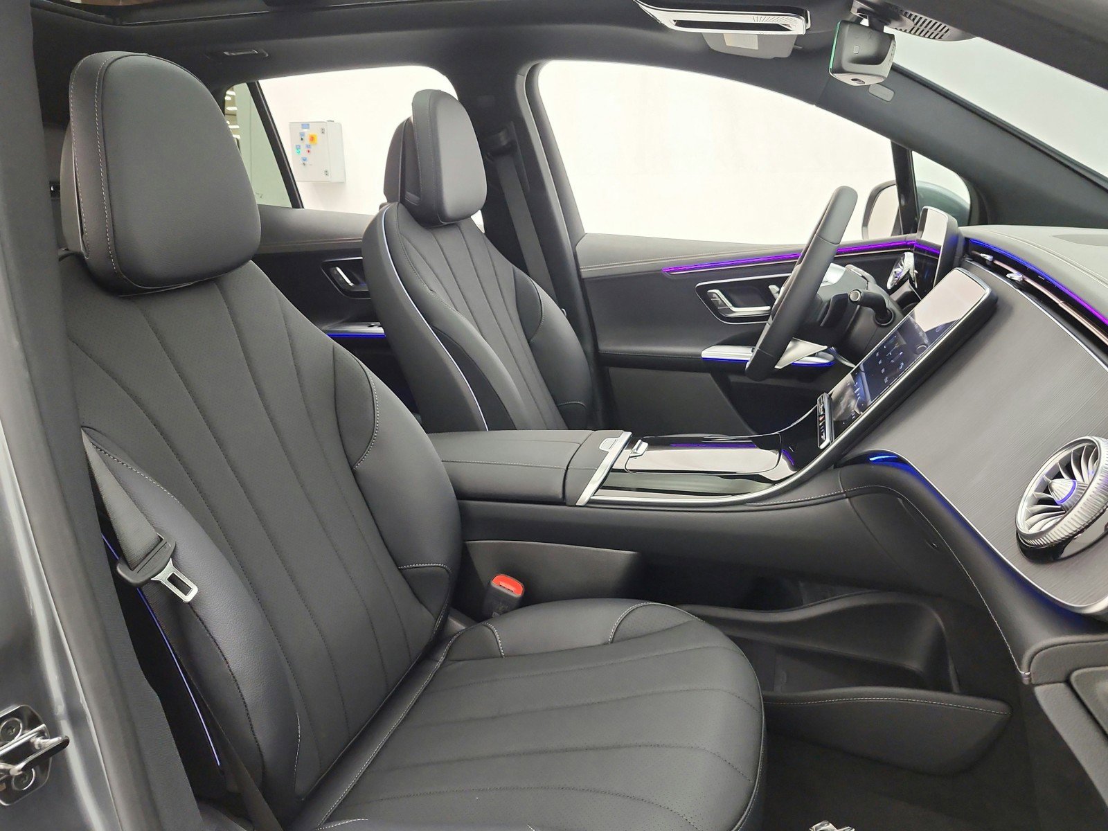 New 2026 Mercedes-Benz EQE 320 4MATIC SUV image 13