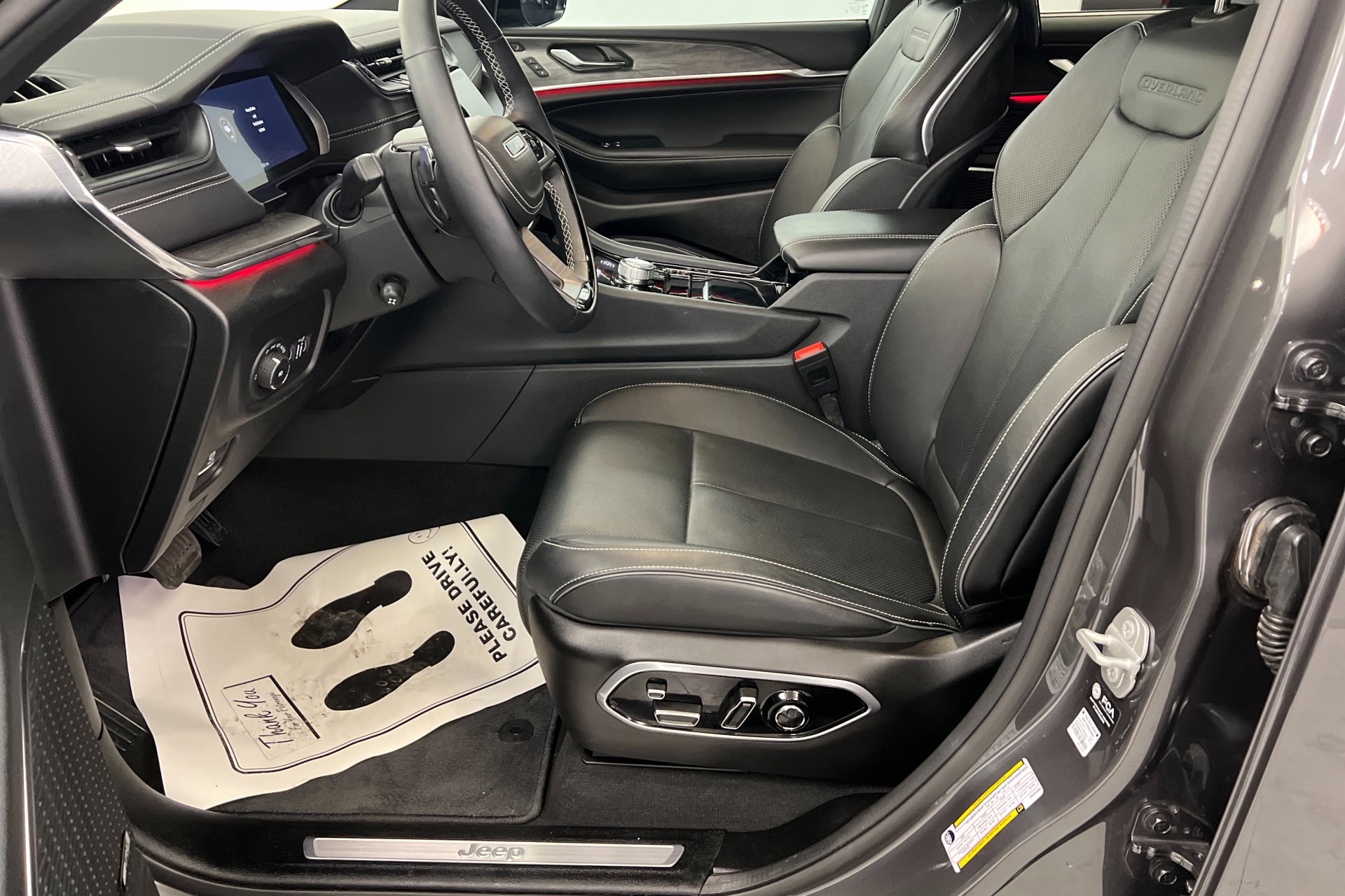 New 2024 Jeep Grand Cherokee L Overland w/ Advanced Protech Group III image 17