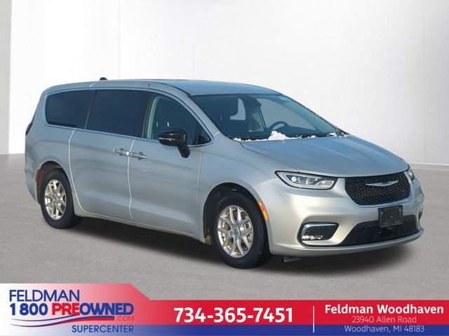Used 2024 Chrysler Pacifica Touring-L FWD image 1