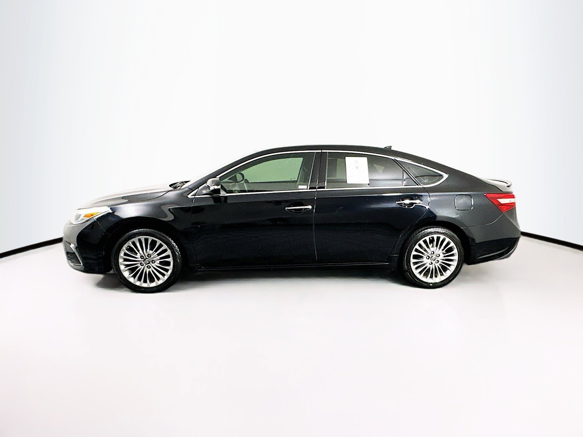 Used 2017 Toyota Avalon Limited FWD image 4