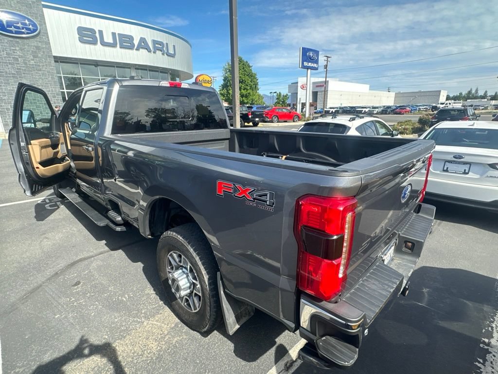 Used 2023 Ford F350 Lariat w/ Lariat Ultimate Package AWD/4WD image 5
