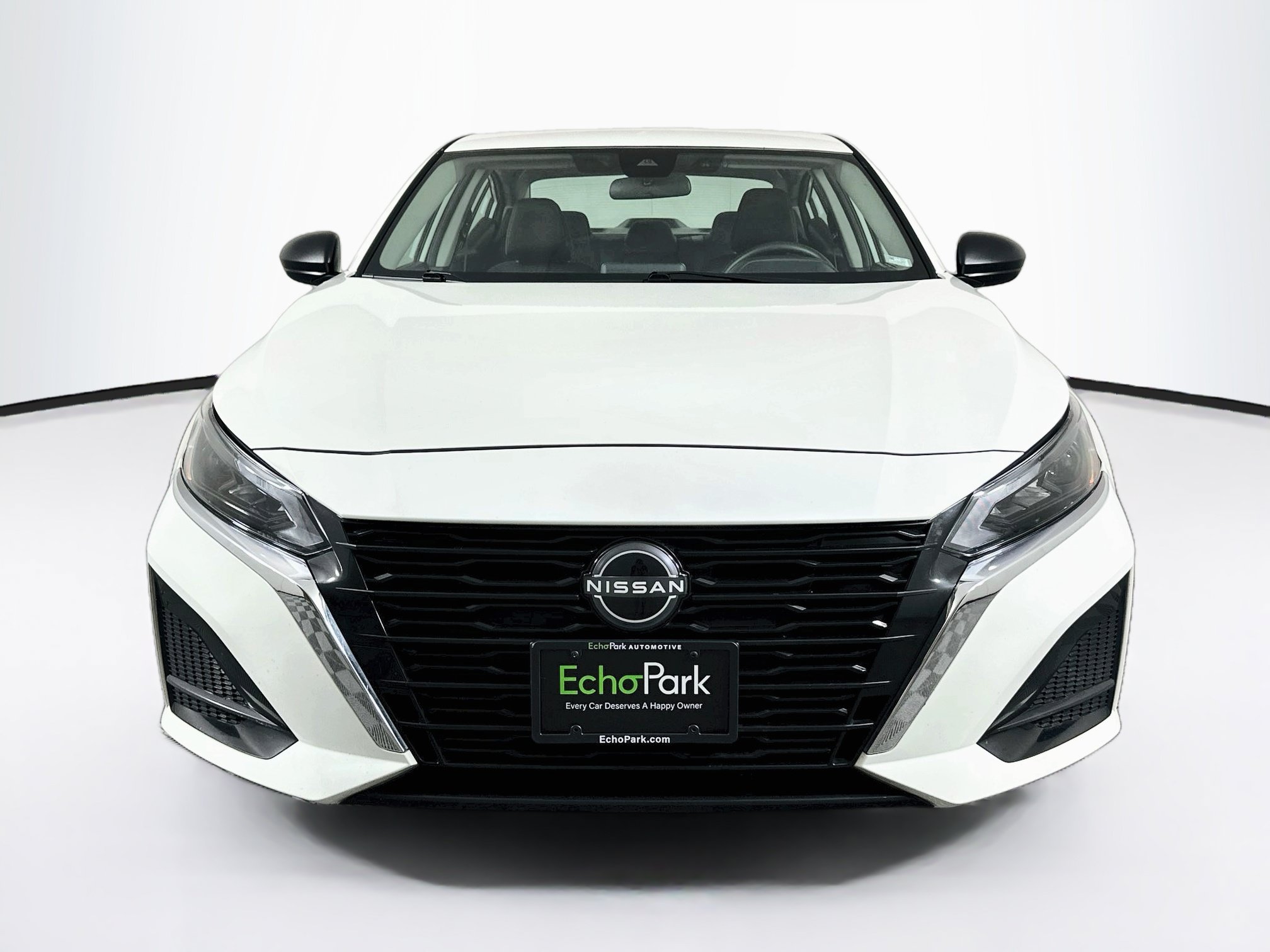 Used 2025 Nissan Altima 2.5 SV FWD image 2