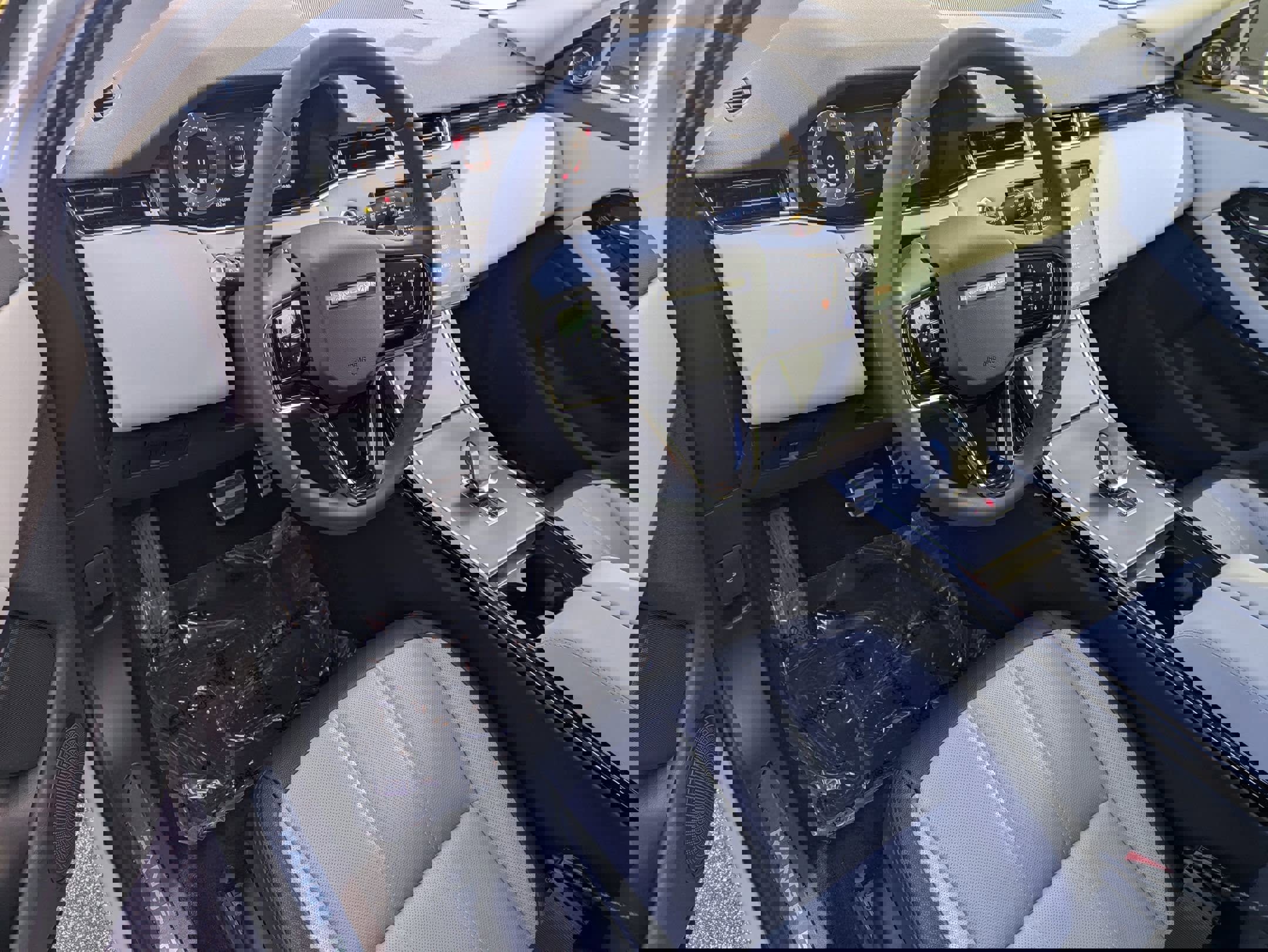 Certified 2025 Land Rover Range Rover Evoque Dynamic SE image 9