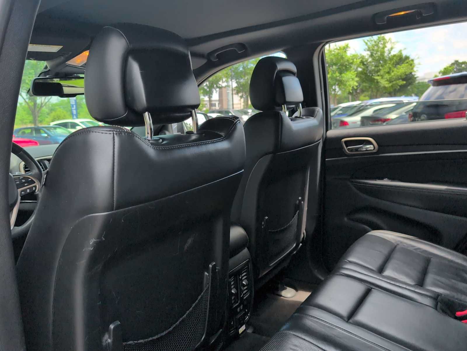 Used 2015 Jeep Grand Cherokee Limited w/ Luxury Group II AWD/4WD image 18