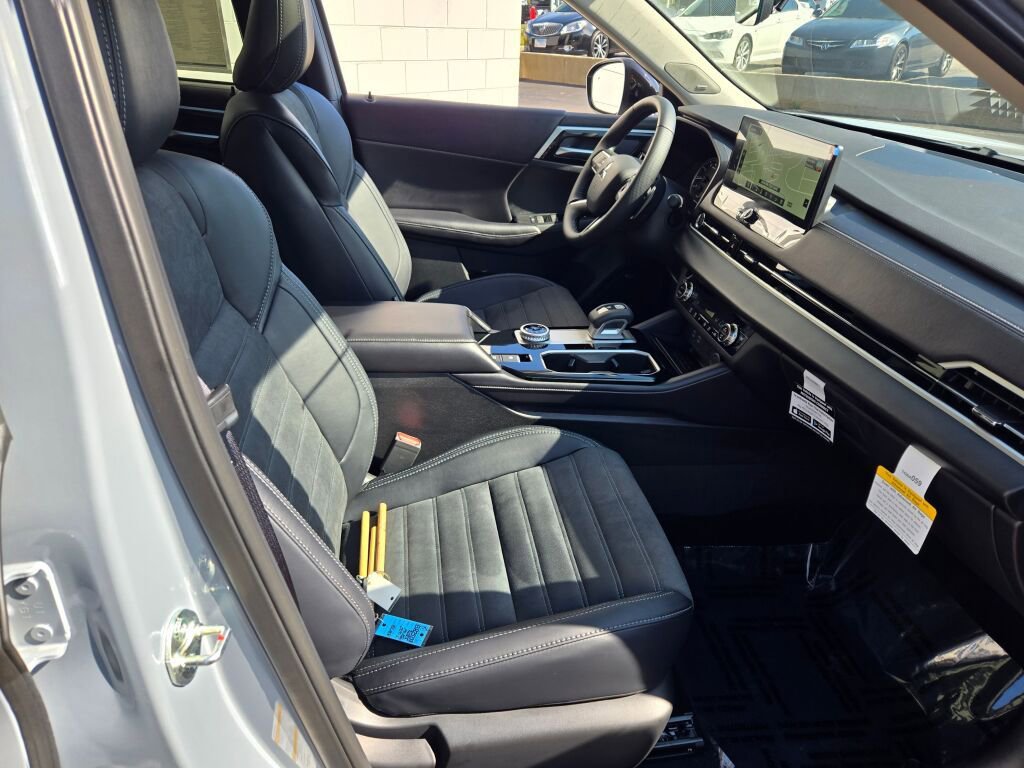 New 2025 Mitsubishi Outlander Trail Edition image 4