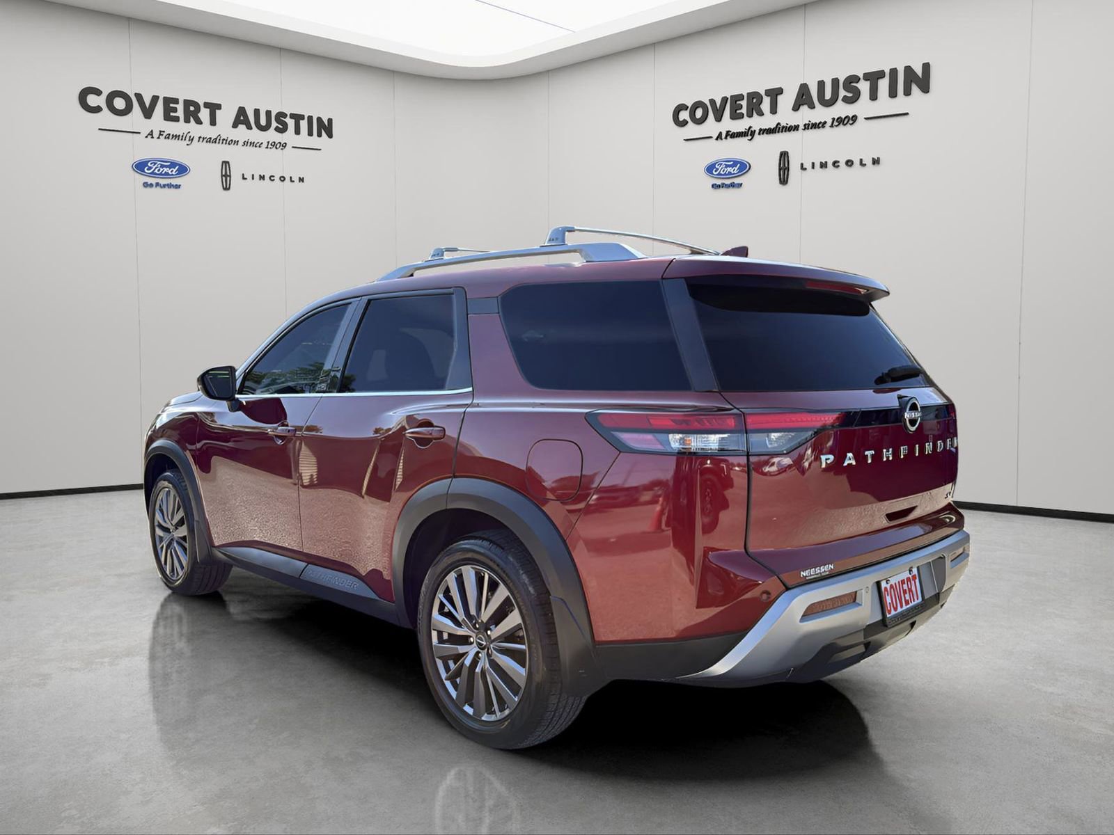 Used 2023 Nissan Pathfinder SL w/ SL Premium Package image 3