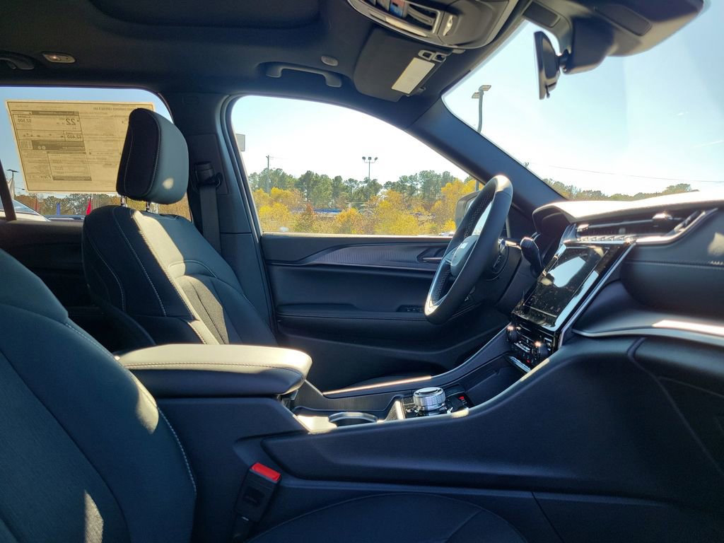 New 2025 Jeep Grand Cherokee Laredo X image 37