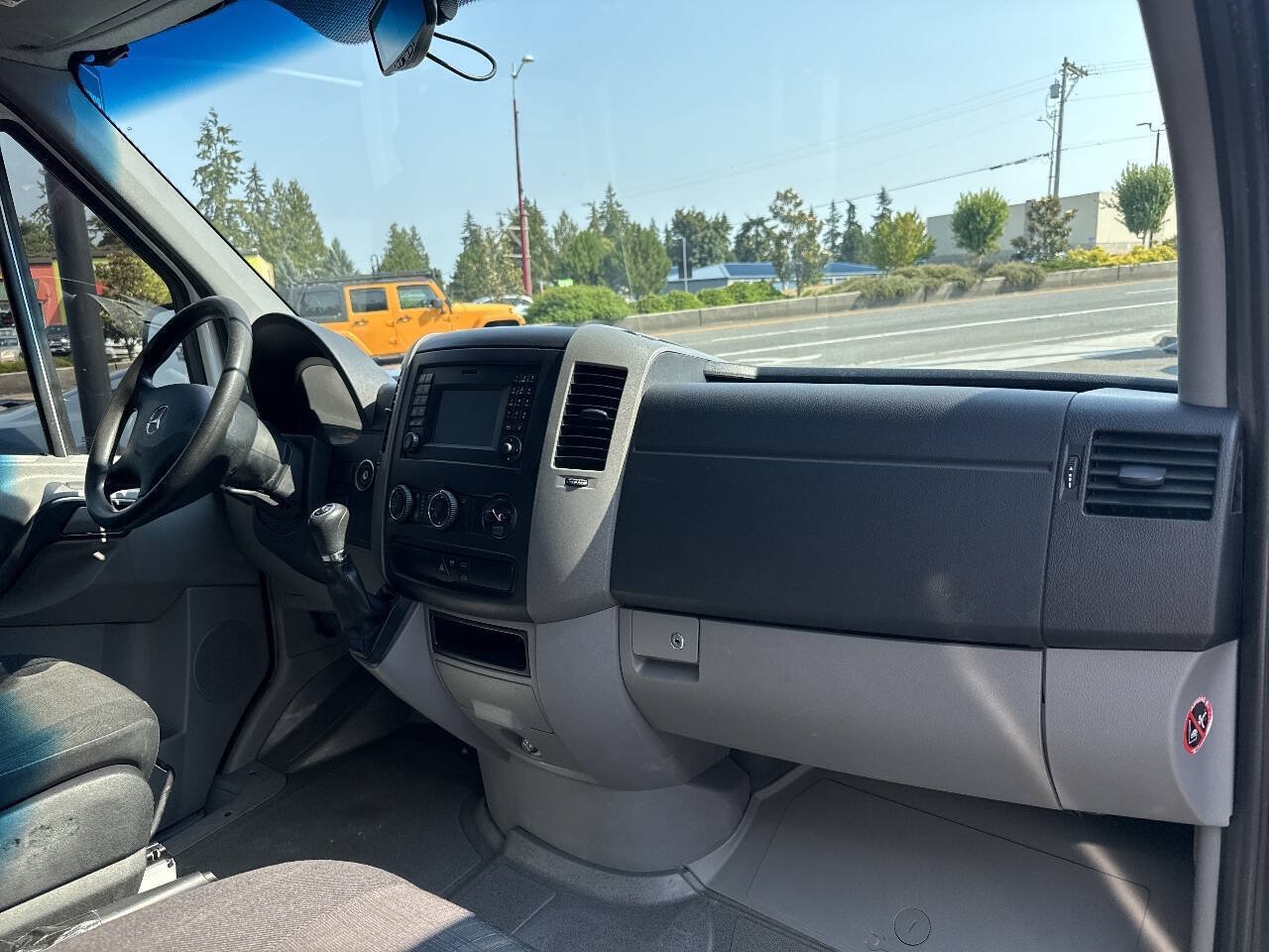 Used 2014 Mercedes-Benz Sprinter 2500 image 18