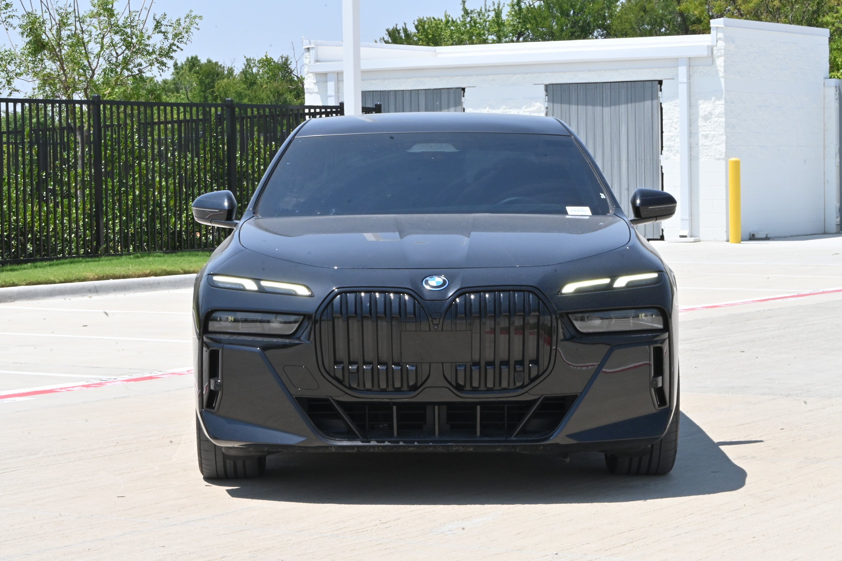 Certified 2024 BMW i7 eDrive50 w/ M Sport Package RWD image 3