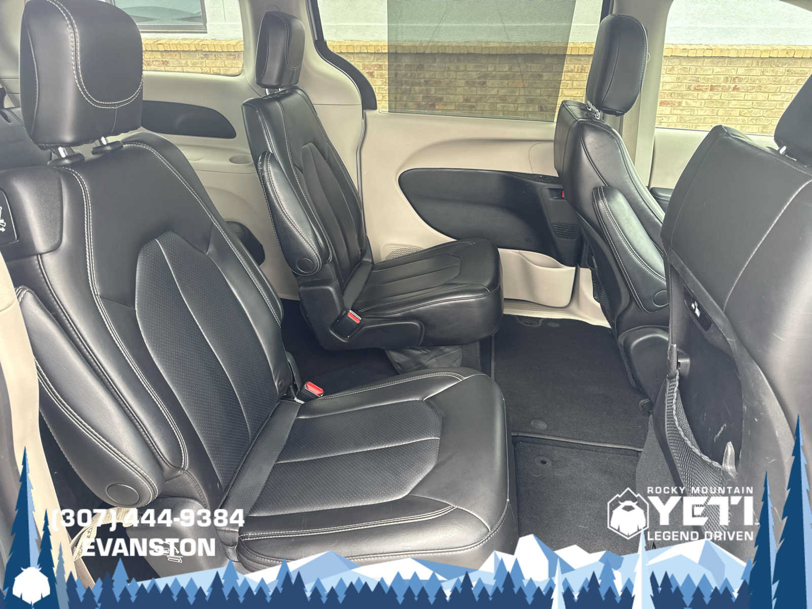 Used 2023 Chrysler Pacifica Touring-L FWD image 14