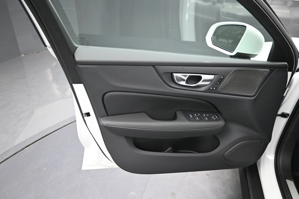 New 2026 Volvo V60 B5 Cross Country Plus w/ Protection Package Premier AWD/4WD image 9