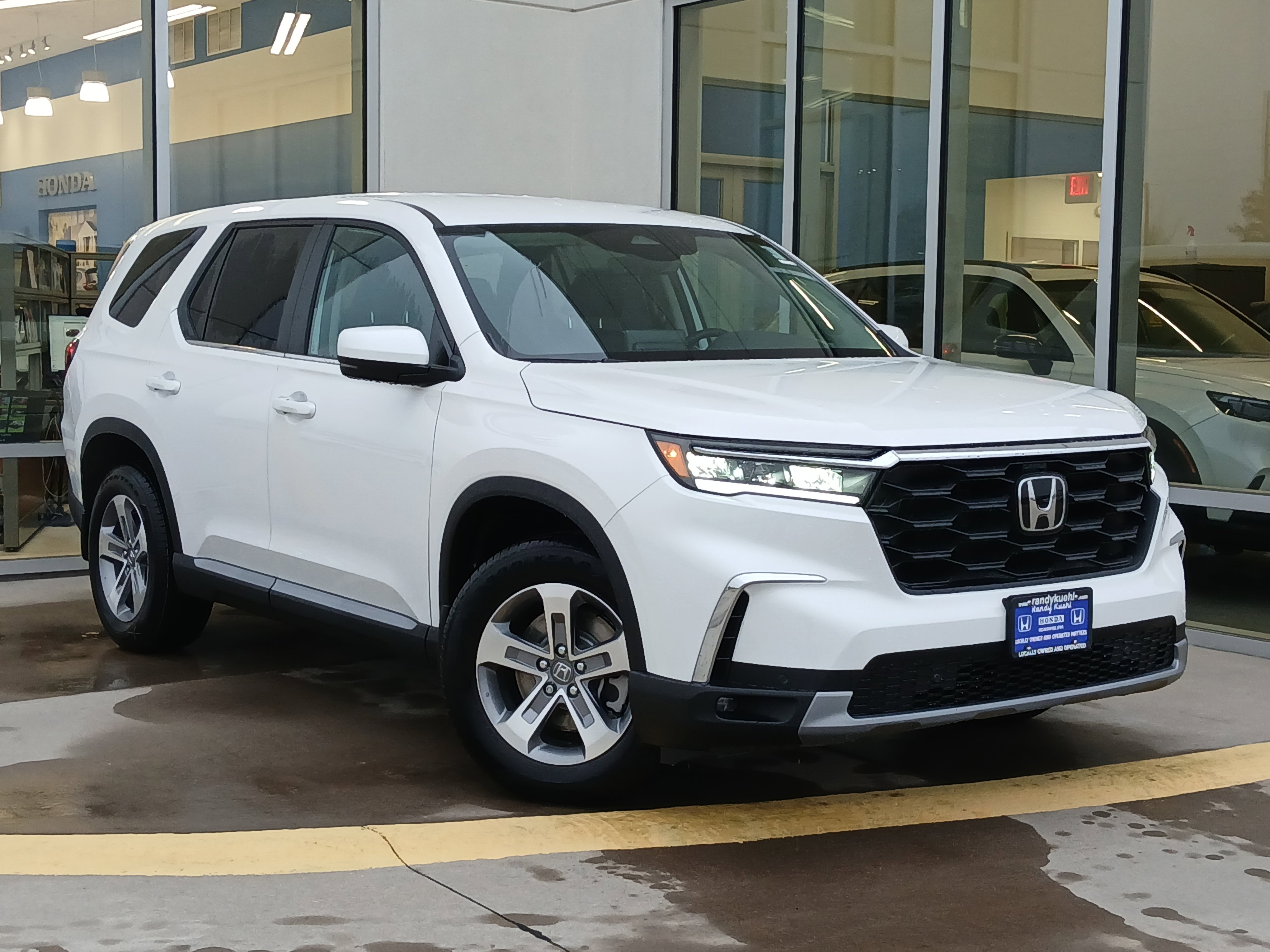 New 2025 Honda Pilot EX-L image 2