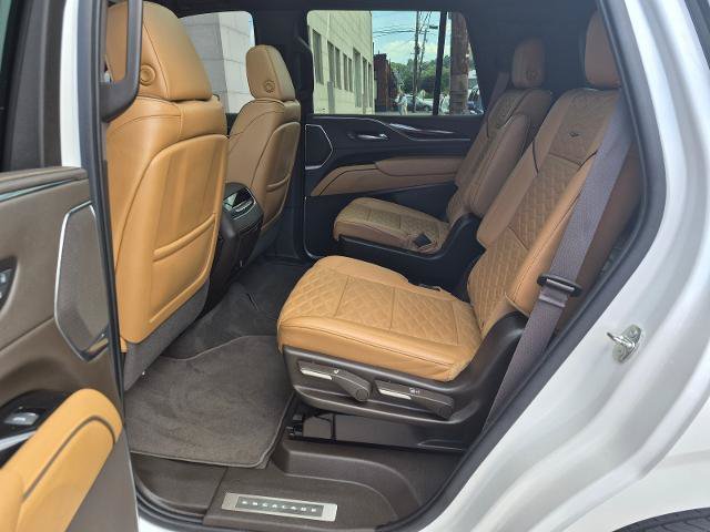 Used 2022 Cadillac Escalade Premium Luxury w/ Performance Package AWD/4WD image 14