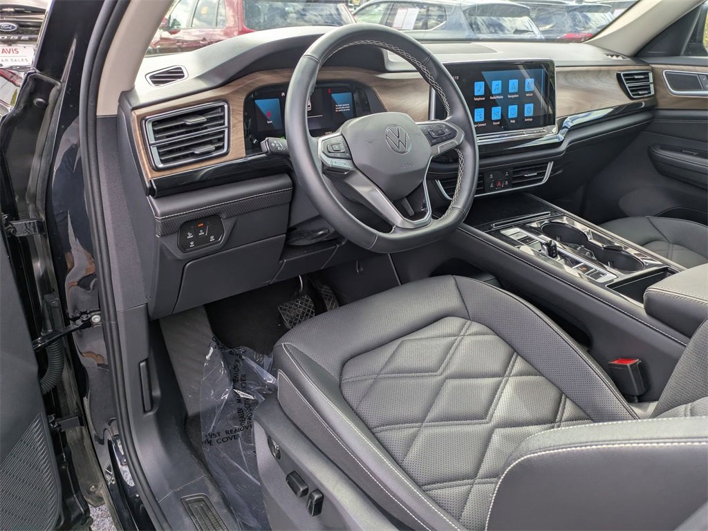 Used 2025 Volkswagen Atlas SE image 14