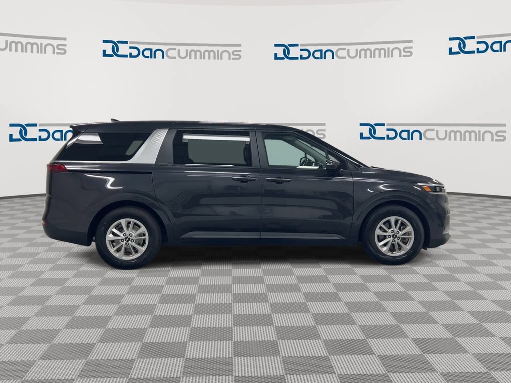 Used 2023 Kia Carnival LX FWD image 9