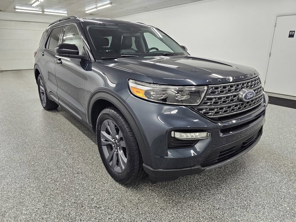 Used 2022 Ford Explorer XLT w/ Equipment Group 202A AWD/4WD image 3