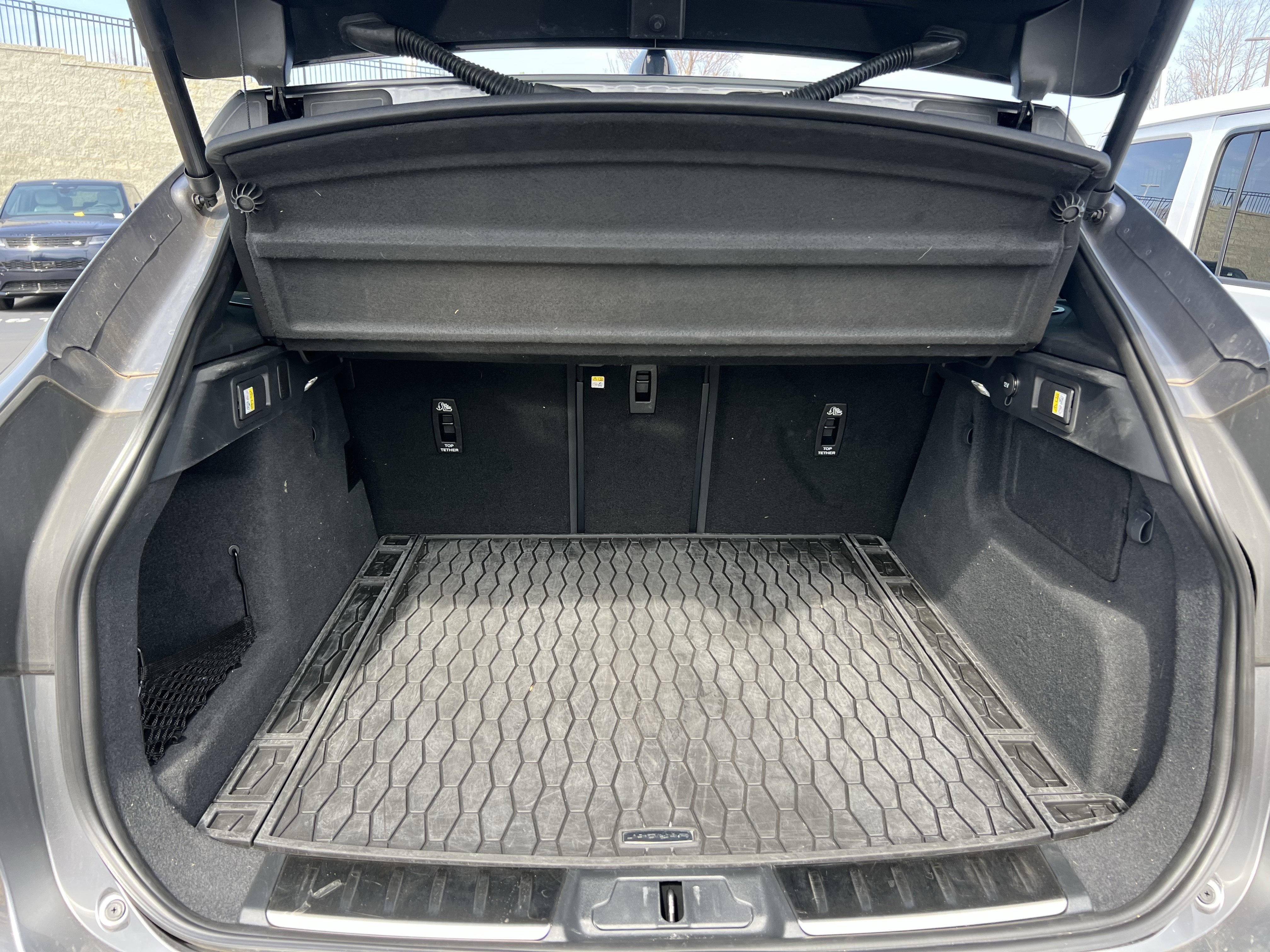 Certified 2025 Jaguar F-PACE R-Dynamic S image 32