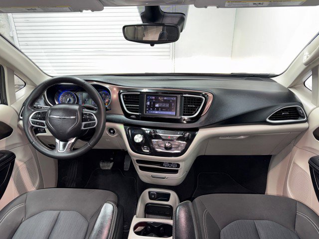 Used 2023 Chrysler Voyager LX image 18