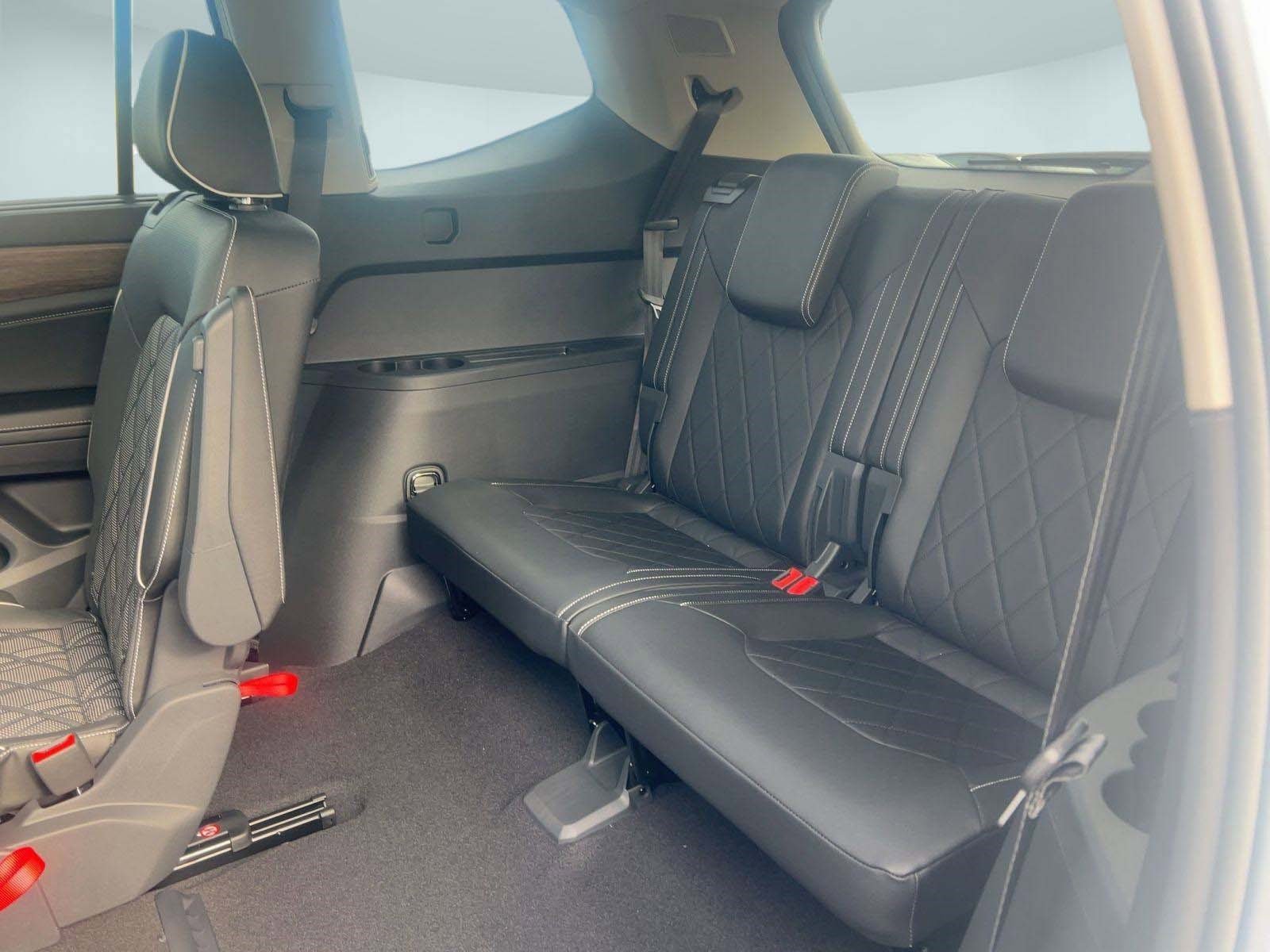 New 2026 Volkswagen Atlas SEL Premium R-Line image 28