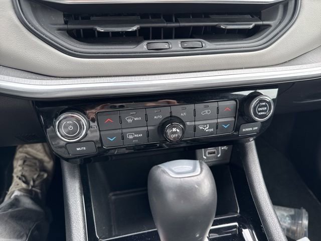 Used 2025 Jeep Compass Limited image 18