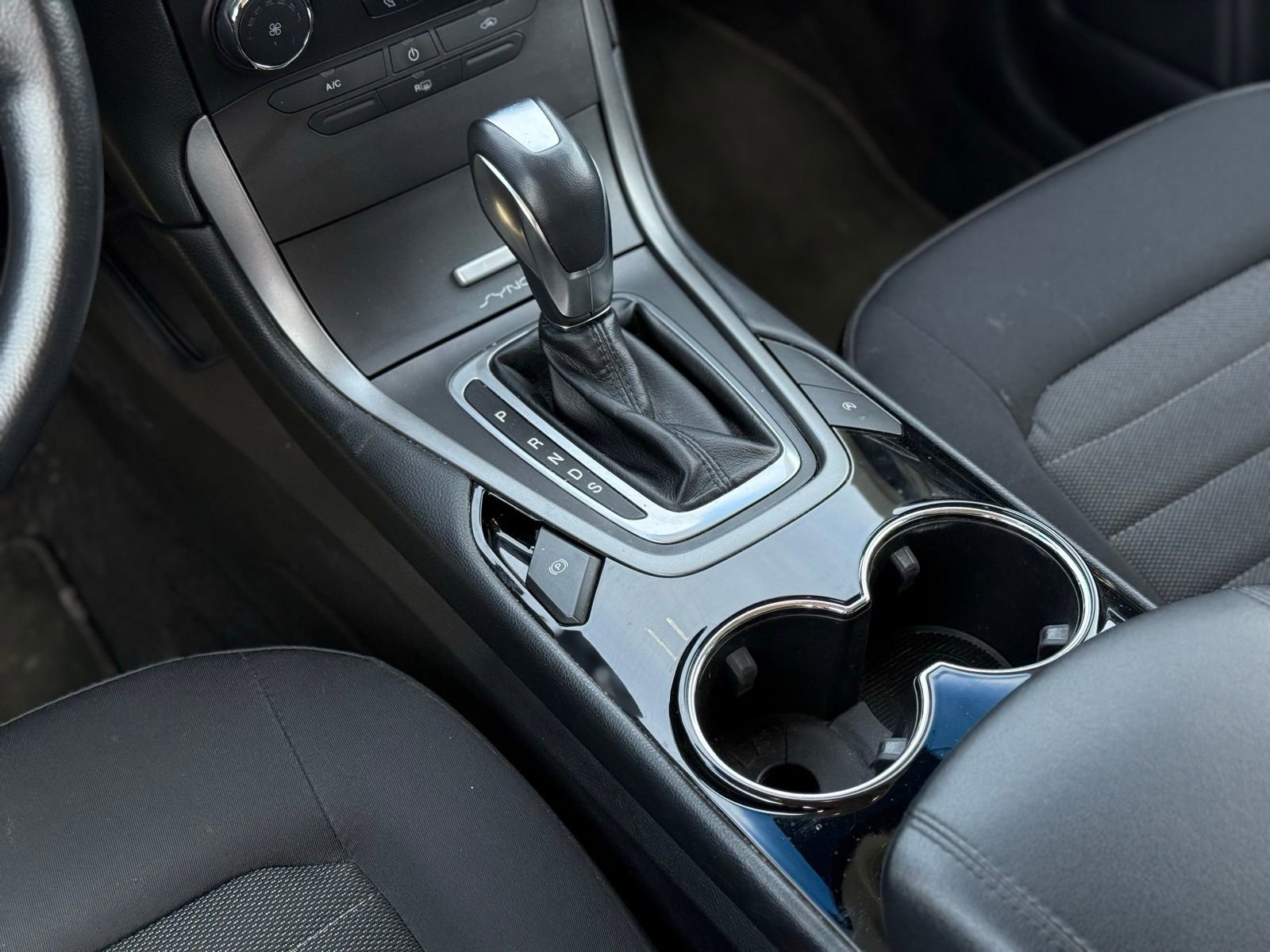 Used 2016 Ford Edge SE image 18