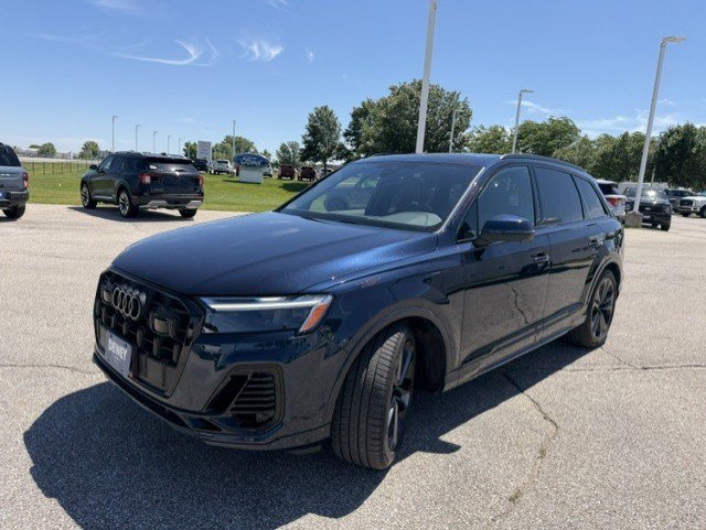 Used 2025 Audi Q7 3.0T Premium Plus AWD/4WD image 3