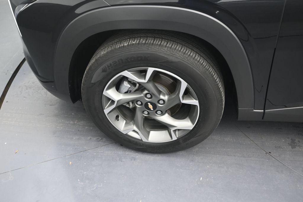 Used 2025 Chevrolet Trax LT w/ Driver Confidence Package FWD image 9