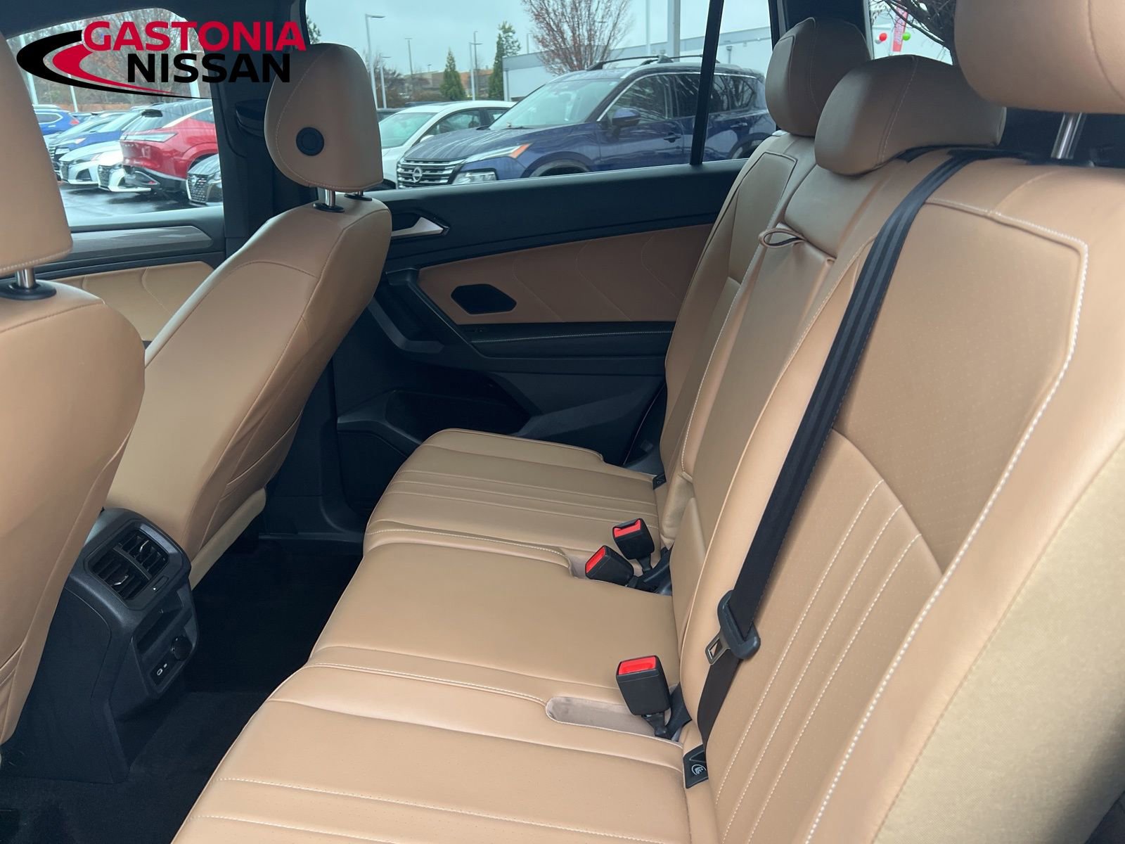 Used 2024 Volkswagen Tiguan SE image 35