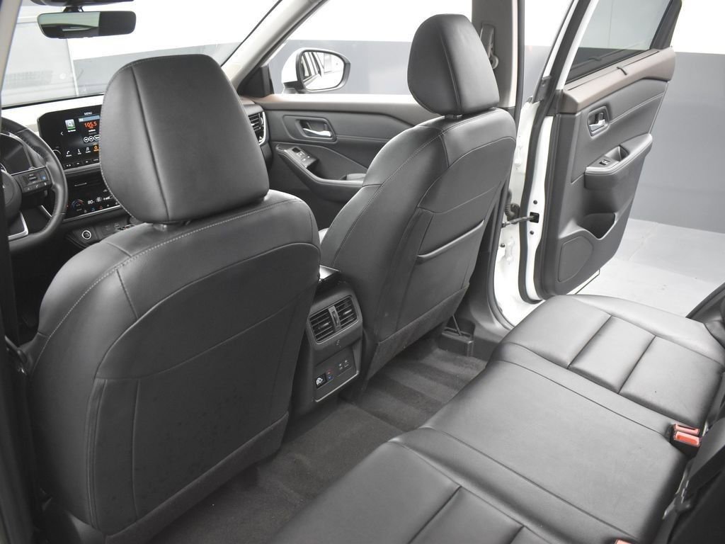 Used 2023 Nissan Rogue SL w/ SL Premium Package image 14