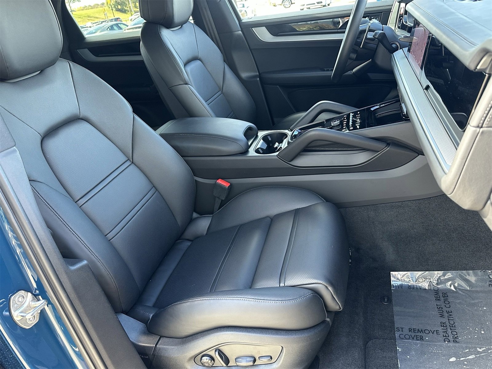 Certified 2024 Porsche Cayenne Coupe image 20