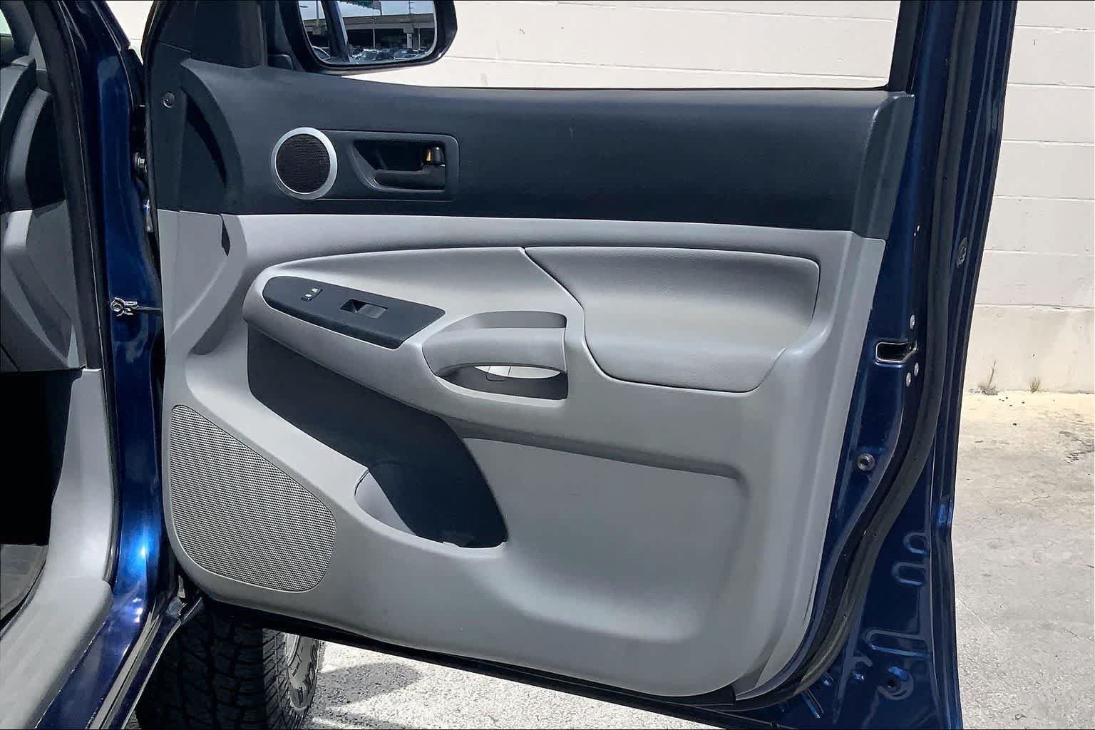 Used 2014 Toyota Tacoma PreRunner RWD image 28