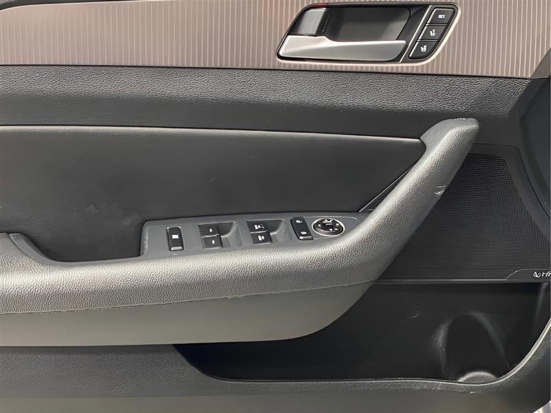 Used 2018 Hyundai Sonata Limited image 9