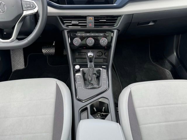 Certified 2023 Volkswagen Taos SE w/ Panoramic Sunroof Package FWD image 17