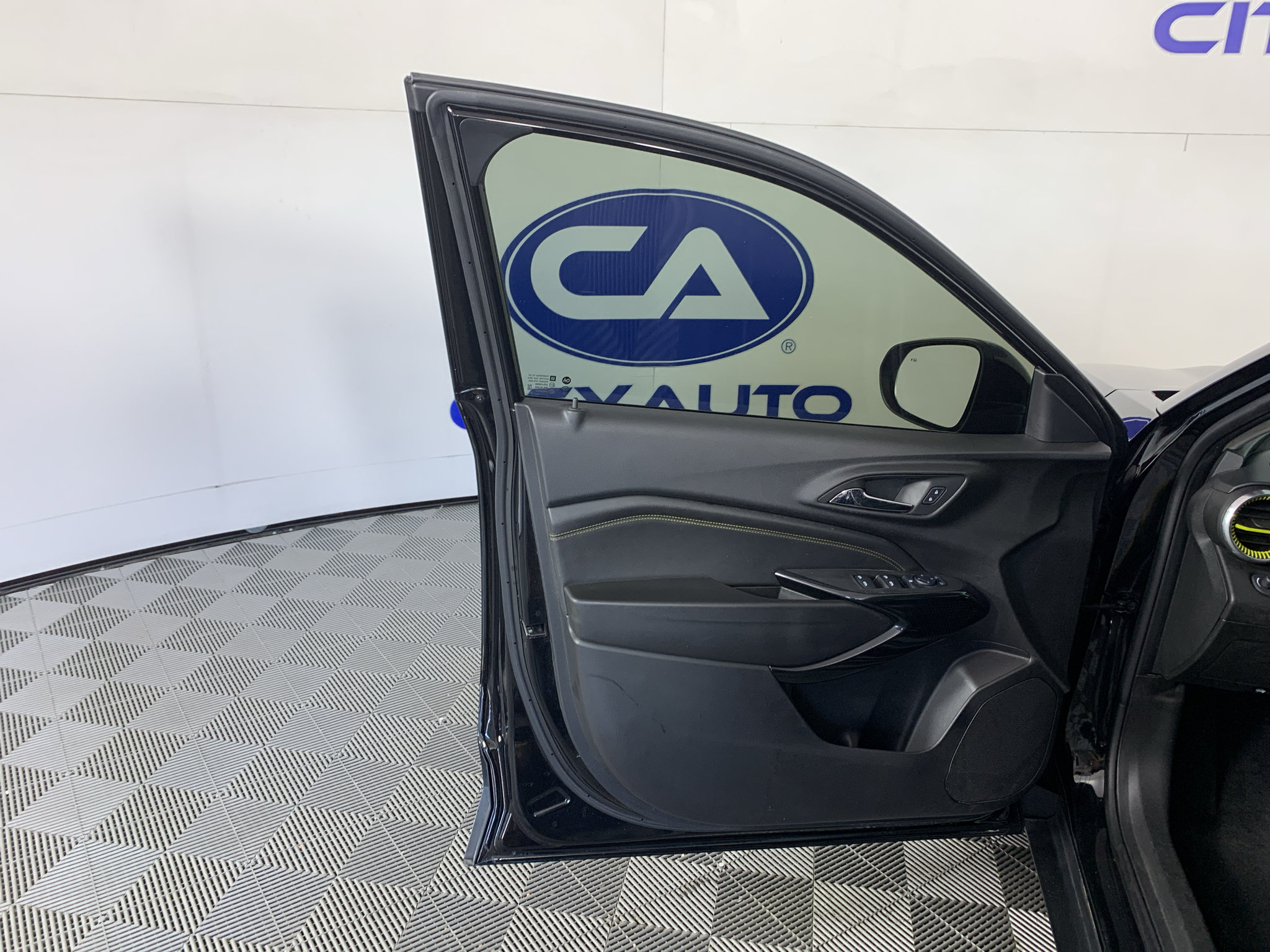 Used 2025 Chevrolet Trax ACTIV w/ Sunroof Package FWD image 13