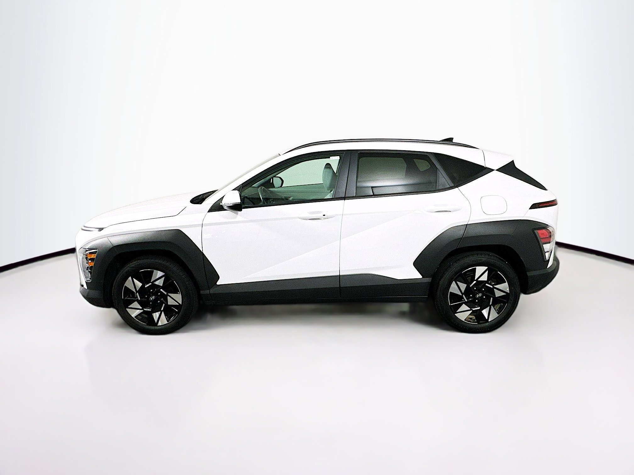Used 2025 Hyundai Kona SEL image 4