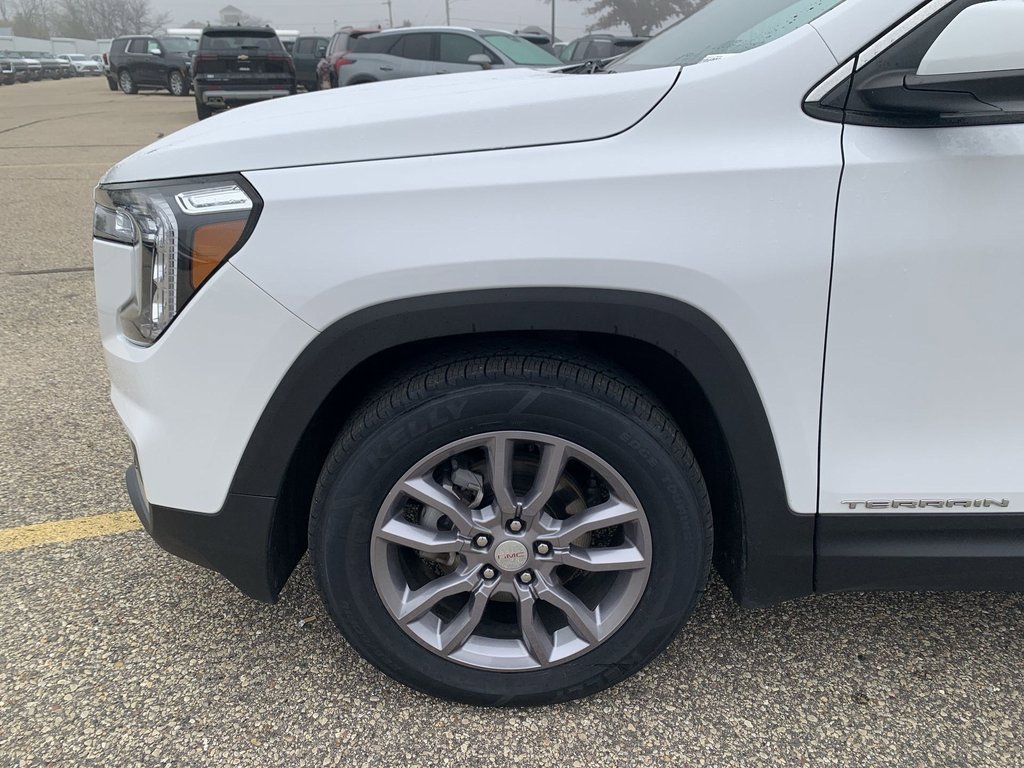 Certified 2024 GMC Terrain SLT image 2