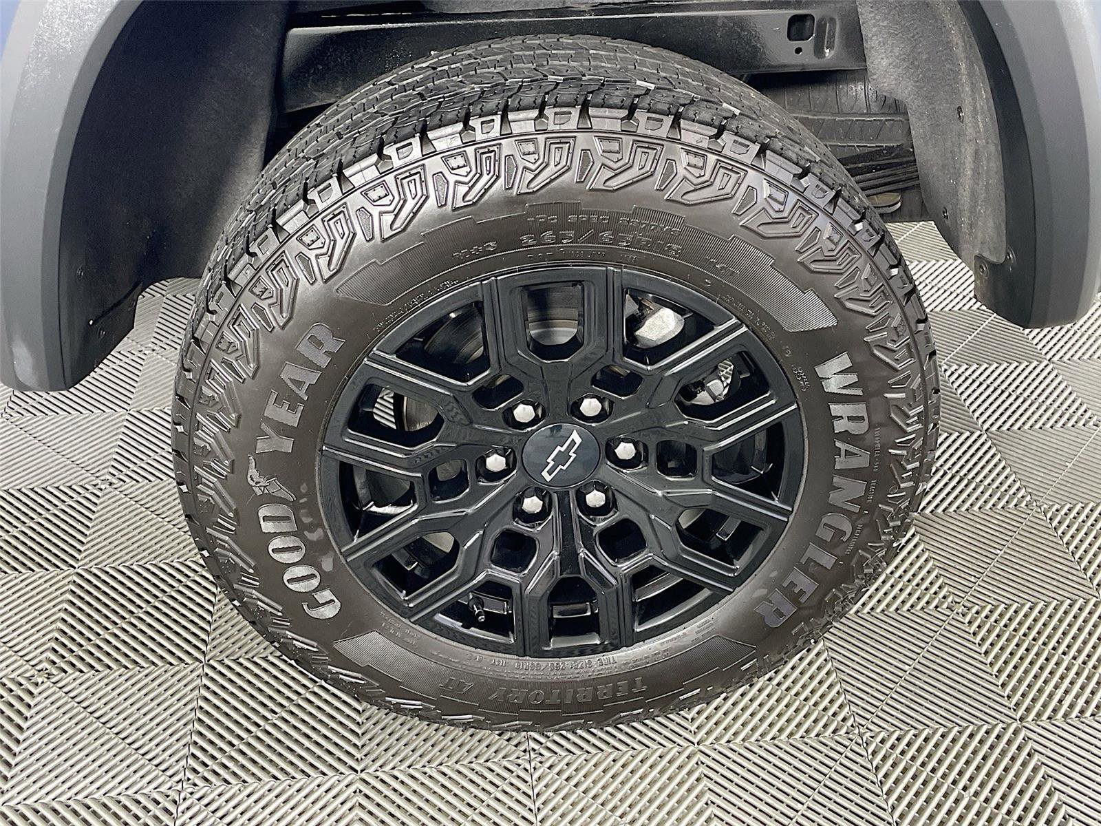 Used 2023 Chevrolet Colorado Trail Boss image 33