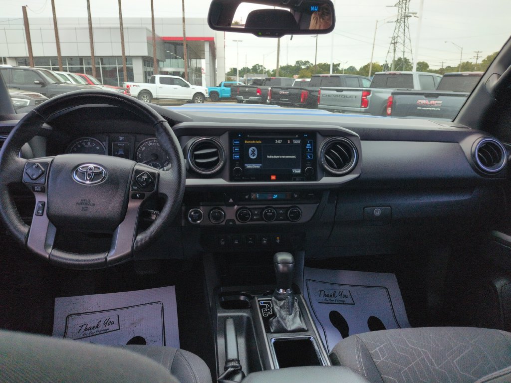 Used 2017 Toyota Tacoma TRD Sport AWD/4WD image 12