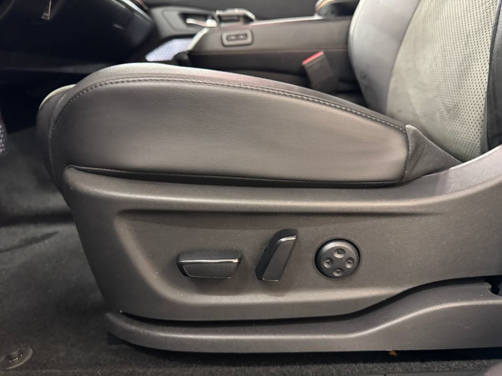 Used 2023 Nissan Ariya FWD image 16