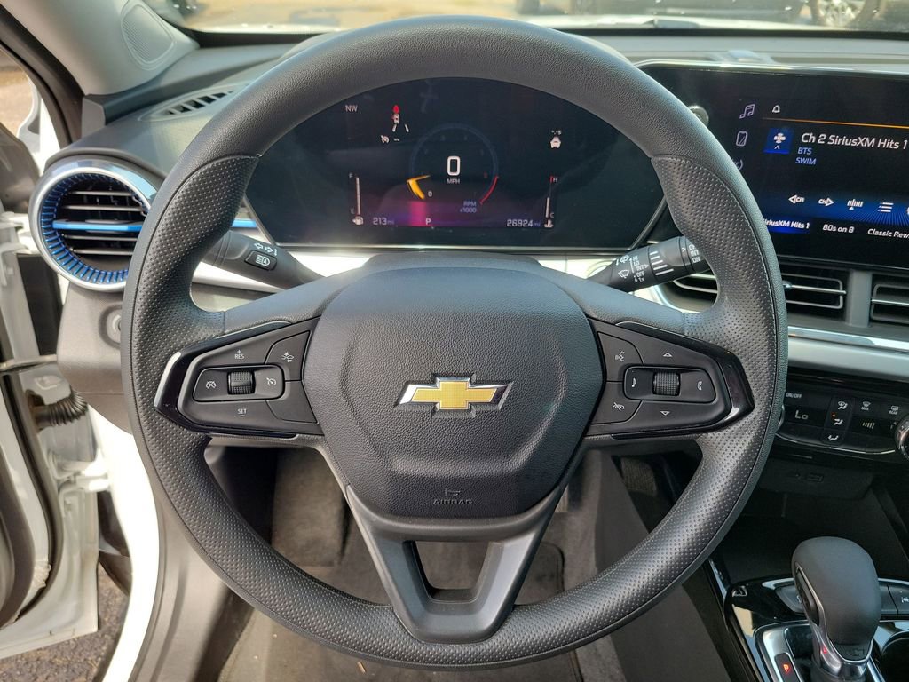 Used 2025 Chevrolet Trax LT FWD image 21